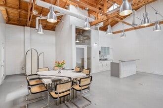 2928-2950 Nebraska Ave, Santa Monica, CA à louer Photo intérieure– Image 2 sur 4