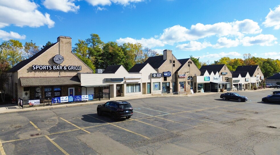 1003-1067 S Cass Lake Rd, Waterford, MI à louer - Photo de l’immeuble – Image 2 sur 7