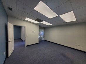 418-544 Interstate Ct, Sarasota, FL à louer Photo intérieure– Image 2 sur 21