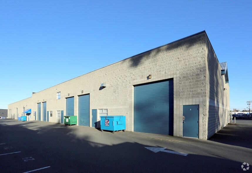 744 Fairview Rd, Esquimalt, BC à louer - Photo de l’immeuble – Image 3 sur 7