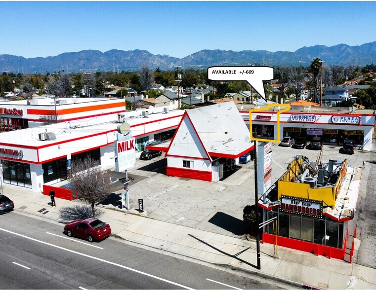 8620 Woodman Ave, Pacoima, CA à louer - Photo de l’immeuble – Image 1 sur 6