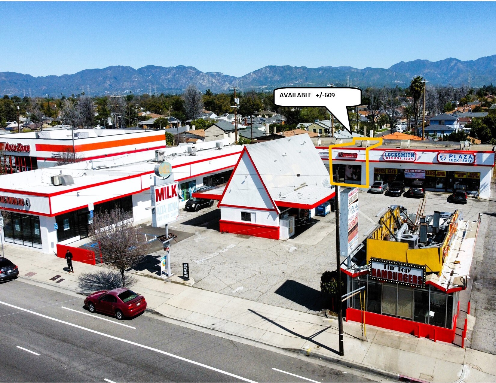 8620 Woodman Ave, Pacoima, CA à louer Photo de l’immeuble– Image 1 sur 7