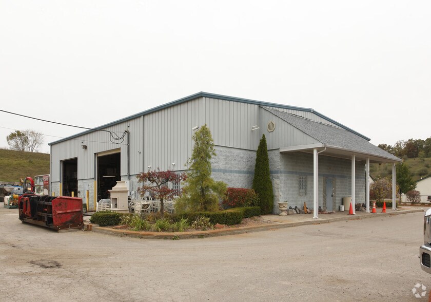 2100 Fyke Dr, Milford, MI à louer - Photo de l’immeuble – Image 2 sur 3