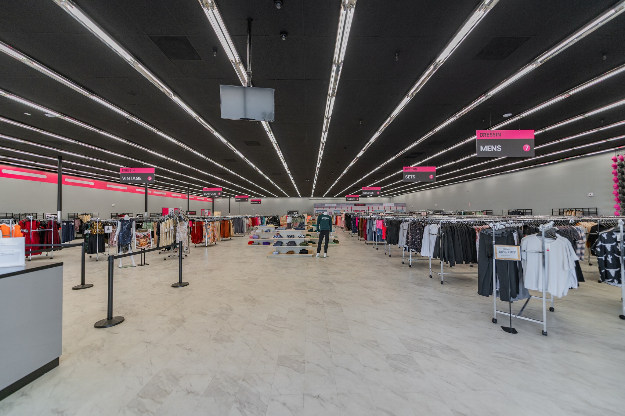 2450 E Chapman Ave, Fullerton, CA à louer Photo intérieure– Image 1 sur 12