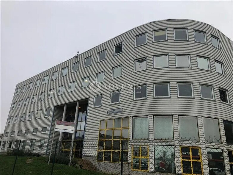 Bureau dans Plaisir à louer - Photo de l’immeuble – Image 1 sur 5
