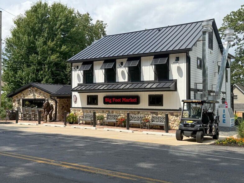 W4724 S Lakeshore Dr, Fontana-on-Geneva Lake, WI à vendre - Photo de l’immeuble – Image 1 sur 40