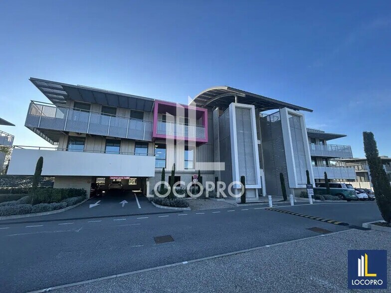 Bureau dans SOPHIA ANTIPOLIS à louer - Photo de l’immeuble – Image 1 sur 10
