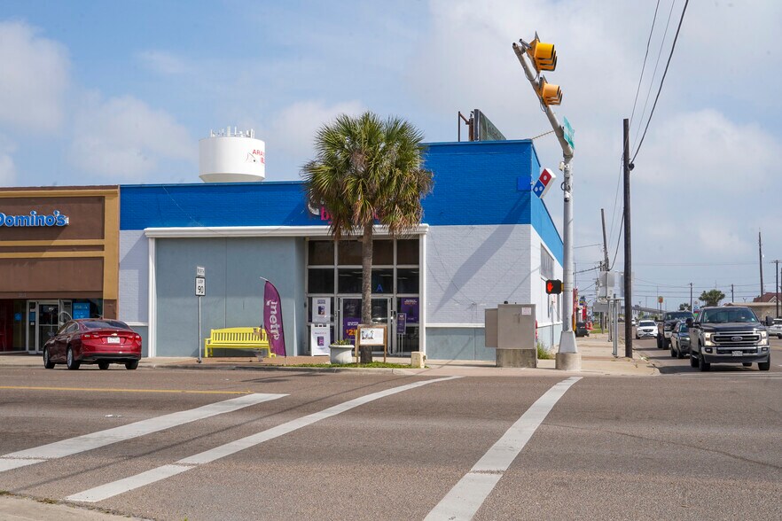 361 S Commercial St, Aransas Pass, TX à louer - Photo principale – Image 1 sur 33