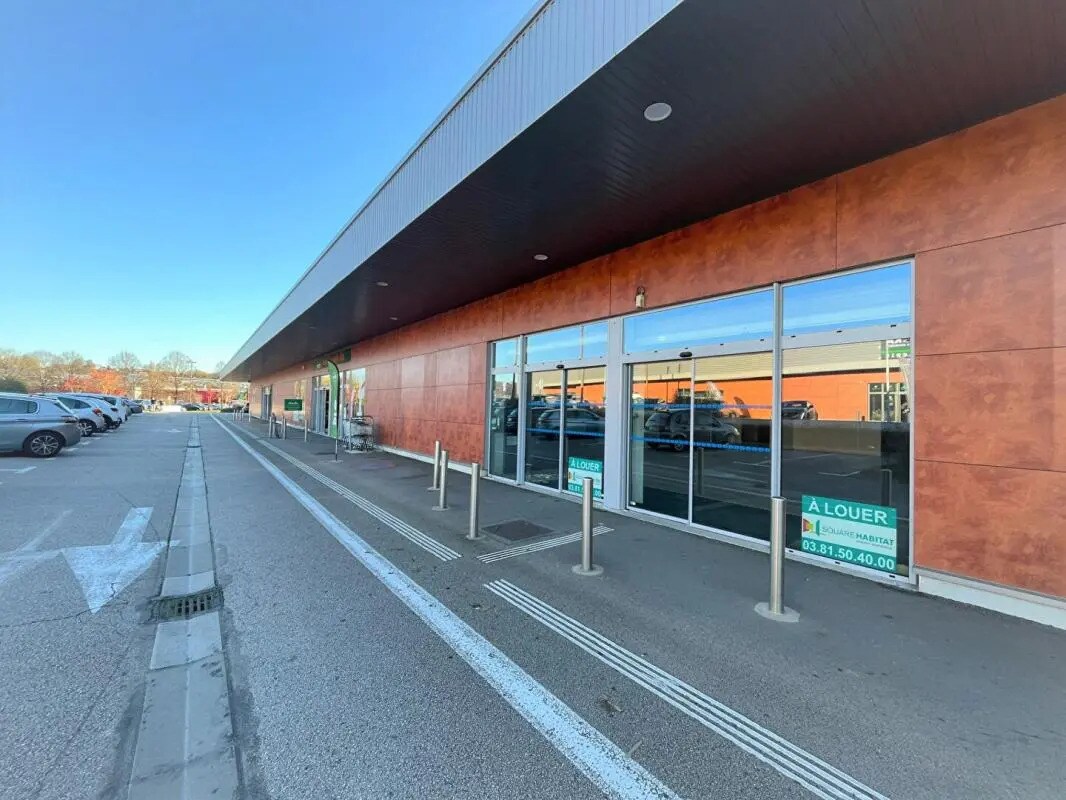 Local commercial dans Besançon à louer Photo de l’immeuble– Image 1 sur 10