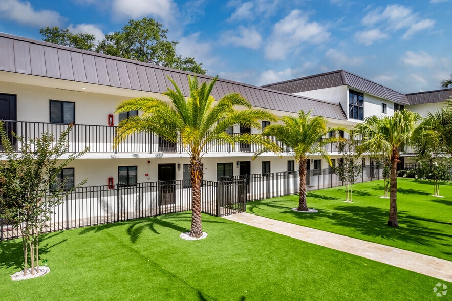 2025 Rogers St, Clearwater, FL à vendre - Photo de l’immeuble – Image 1 sur 18