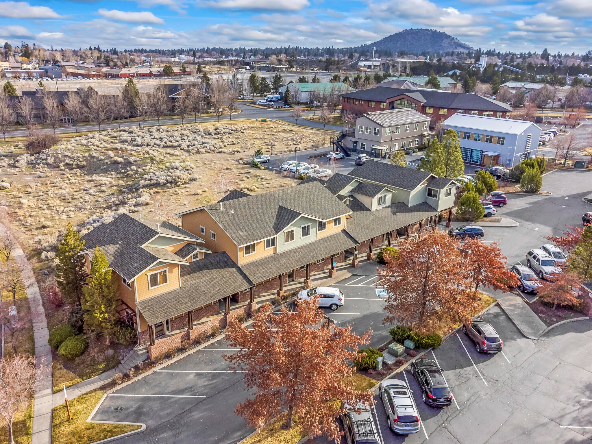 376 SW Bluff Dr, Bend, OR à louer Photo principale– Image 1 sur 4