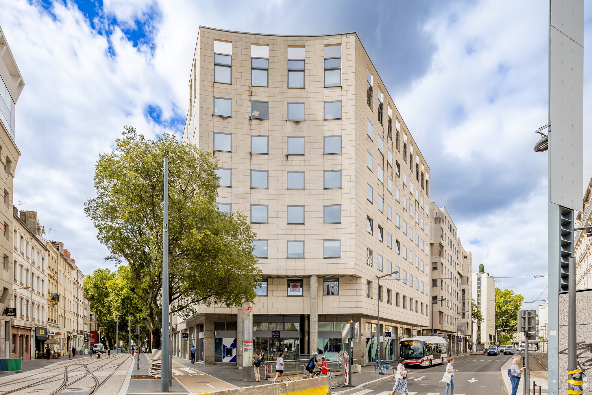 6-8 Rue Bellecombe, Lyon à louer Photo de l’immeuble– Image 1 sur 3