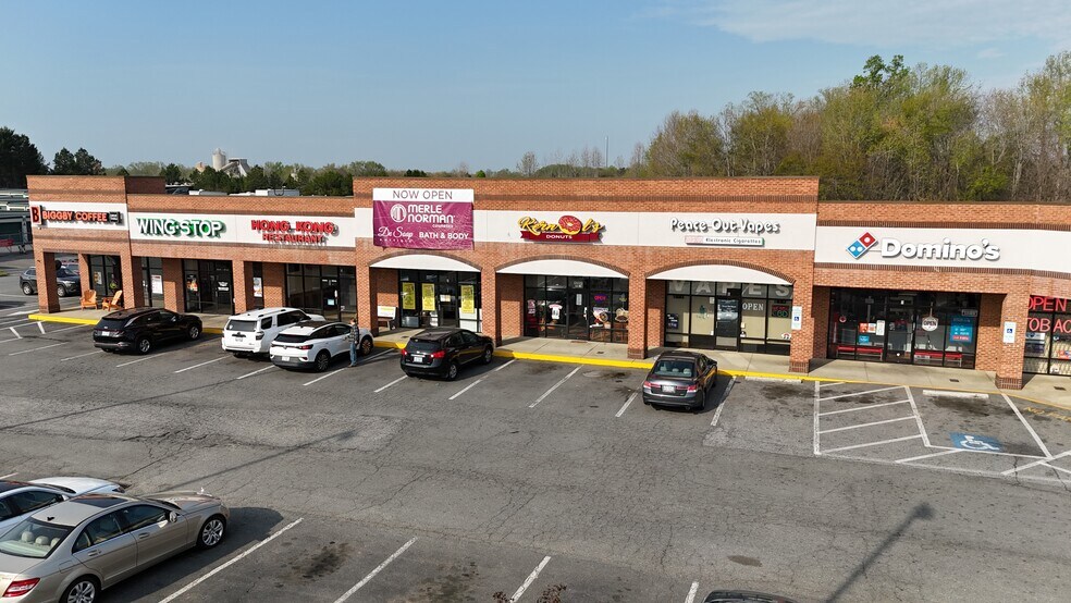 12201 N NC Highway 150, Winston-Salem, NC à louer - Photo principale – Image 1 sur 11