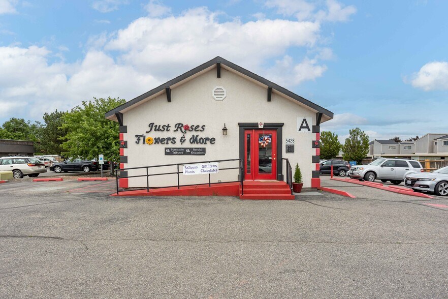 5428 W Clearwater Ave, Kennewick, WA à louer - Photo de l’immeuble – Image 3 sur 79