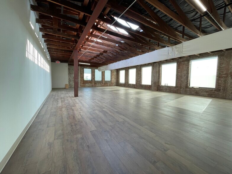 329 S Main St, Fort Worth, TX à louer - Photo de l’immeuble – Image 2 sur 22