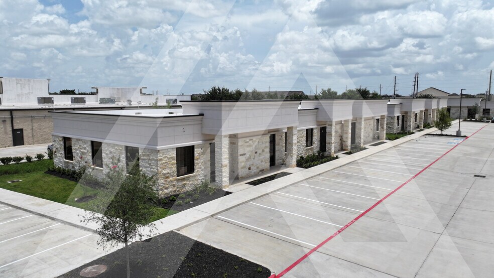 28111 S Firethorne Rd, Katy, TX à louer - Photo de l’immeuble – Image 1 sur 11