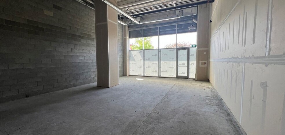 1008 Pandora Av, Victoria, BC à louer - Photo intérieure – Image 3 sur 5