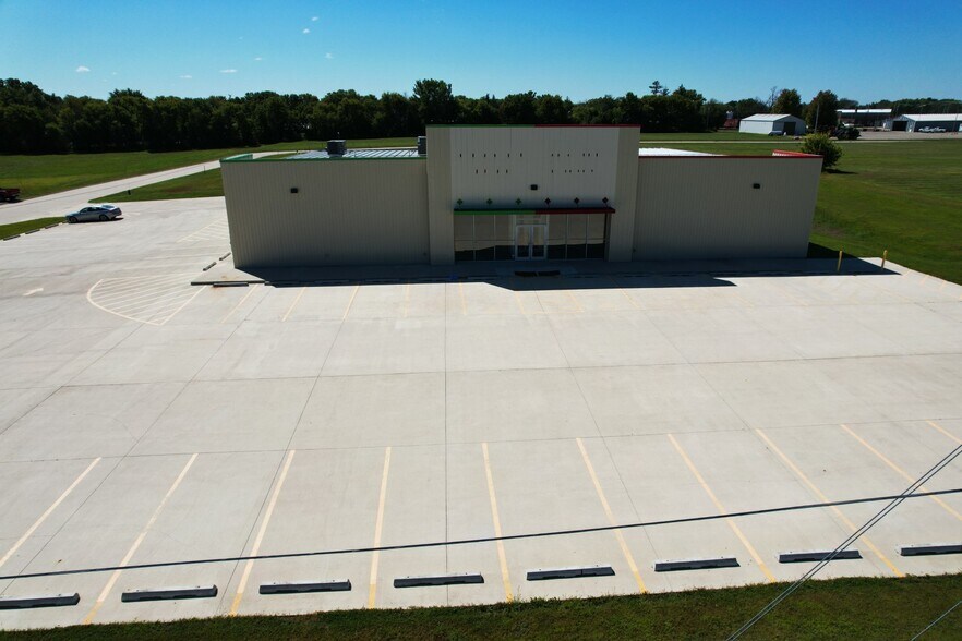 970 Highway 18, Britt, IA à vendre - Photo de l’immeuble – Image 2 sur 10