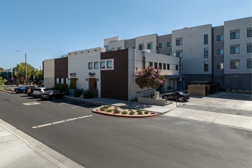 843 W Lancaster Blvd, Lancaster, CA à louer - Photo de l’immeuble – Image 3 sur 11