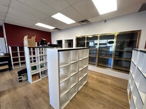 1259 Highfield Cres SE, Calgary, AB à louer Photo intérieure– Image 2 sur 6