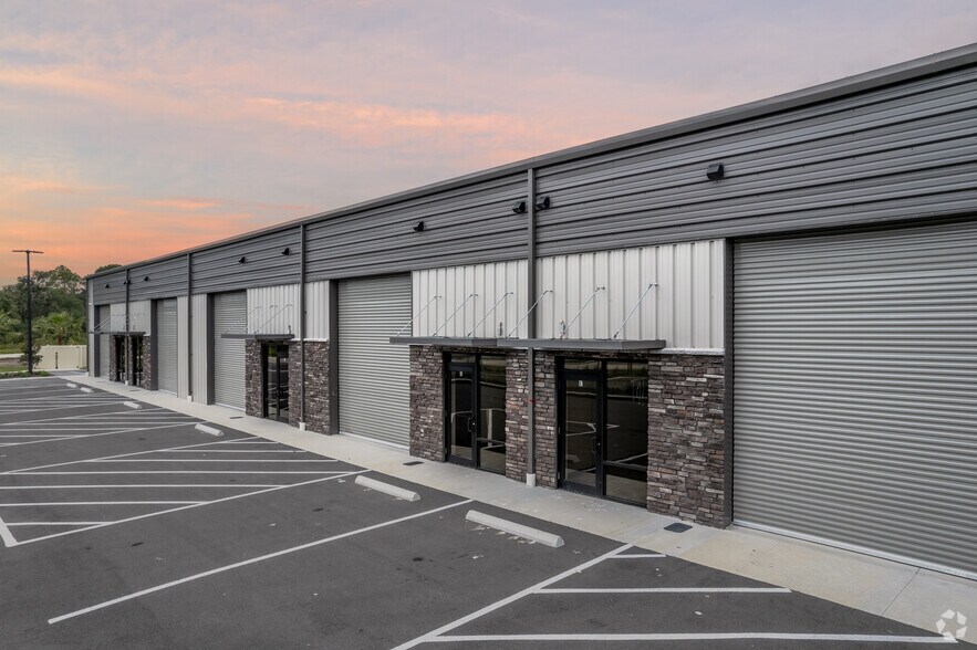 1802 Corporate Center Ln, Plant City, FL à louer - Photo de l’immeuble – Image 2 sur 5