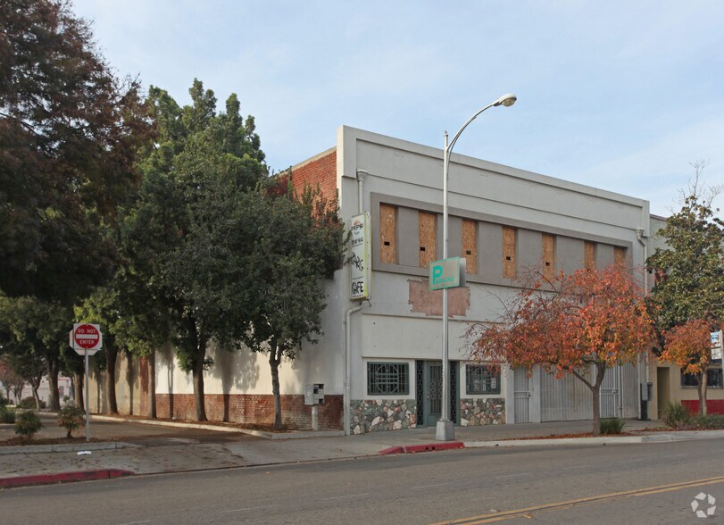 927 F St, Fresno, CA à vendre - Photo de l’immeuble – Image 3 sur 12