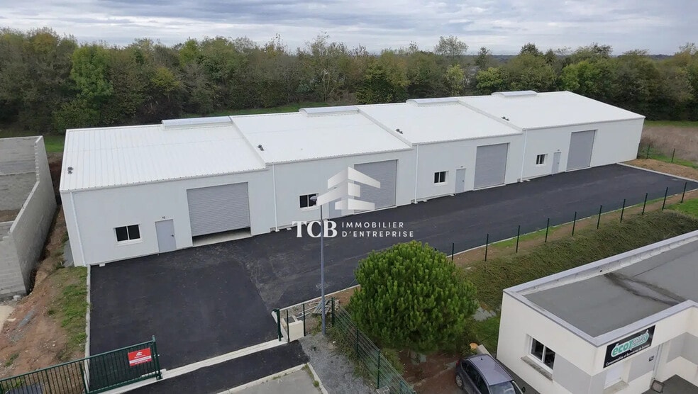 Local d'activités dans Saint-Lambert-la-Potherie à vendre - Photo de l’immeuble – Image 1 sur 8