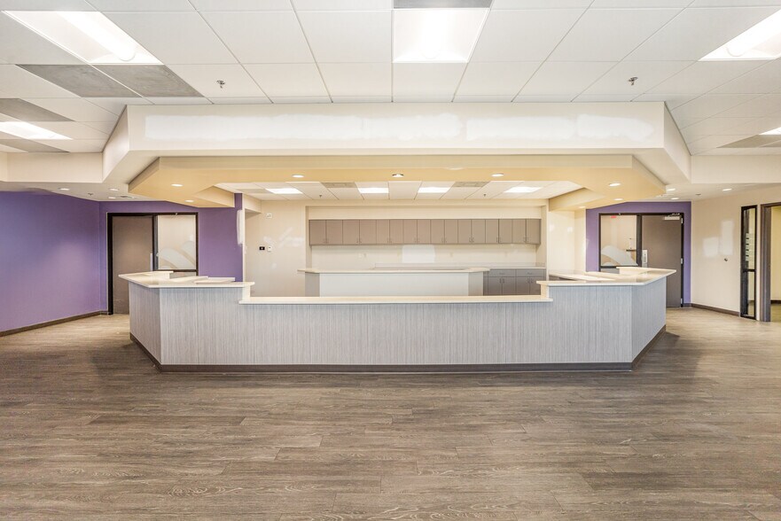 2800-2826 W Sugar Creek Rd, Charlotte, NC à louer - Photo de l’immeuble – Image 2 sur 12