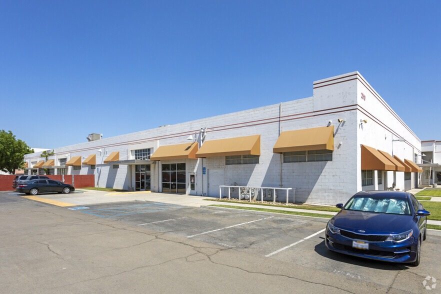 2510-2550 S East Ave, Fresno, CA à louer - Photo de l’immeuble – Image 2 sur 10