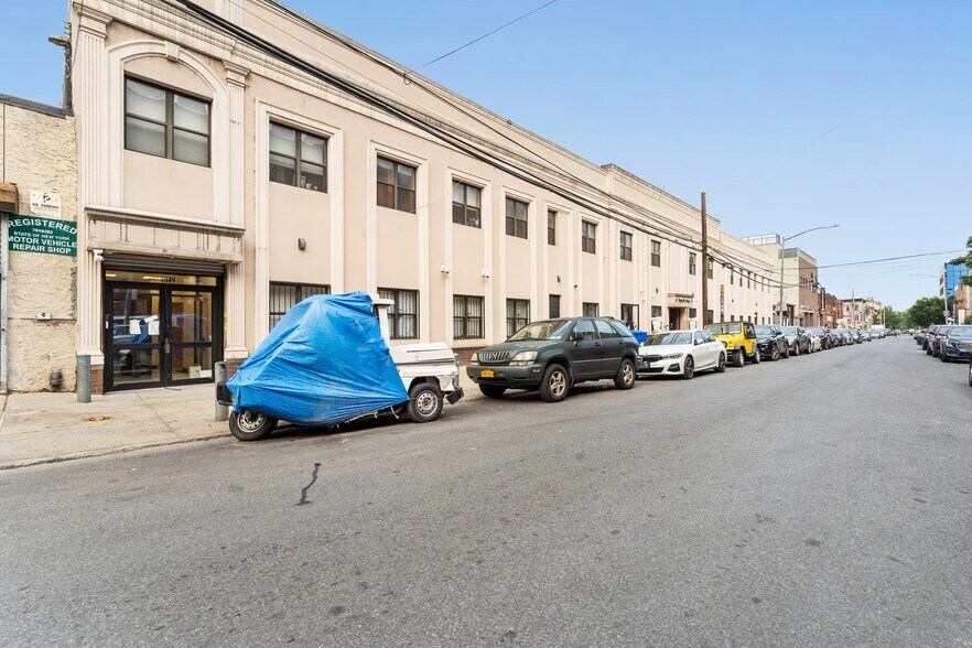 1049 38th St, Brooklyn, NY à louer - Photo de l’immeuble – Image 1 sur 1