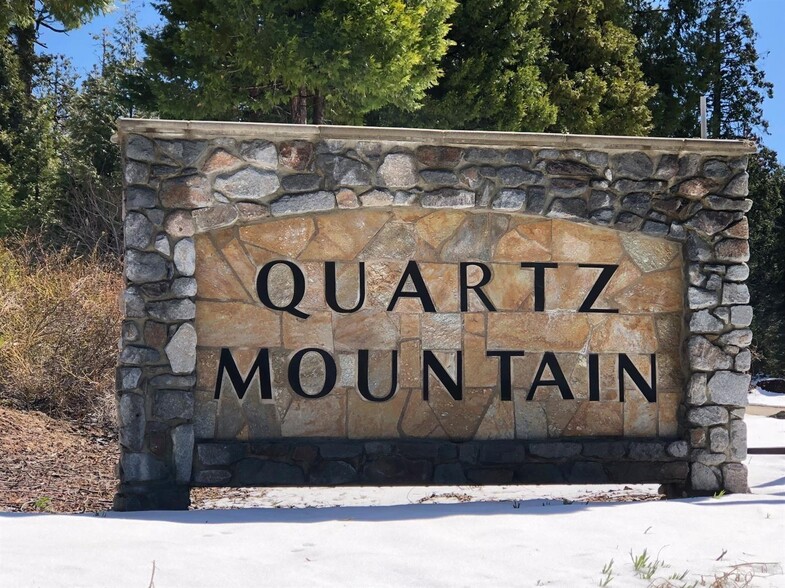 42518 Tourmaline Ln, Shaver Lake, CA à vendre - Photo de l’immeuble – Image 2 sur 3