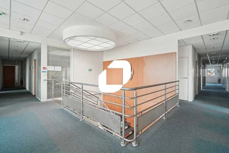 Local d’activités dans Morangis à louer - Photo de l’immeuble – Image 3 sur 16