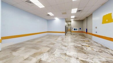 18220 Jamaica Ave, Hollis, NY à louer Photo intérieure– Image 1 sur 7