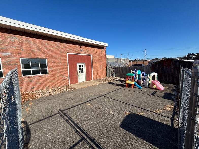 15 Baldwin St, East Longmeadow, MA à louer - Photo de l’immeuble – Image 2 sur 16