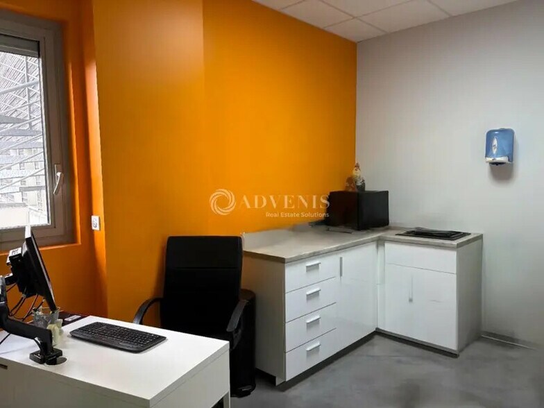 Bureau dans Truyes à vendre - Photo intérieure – Image 2 sur 5