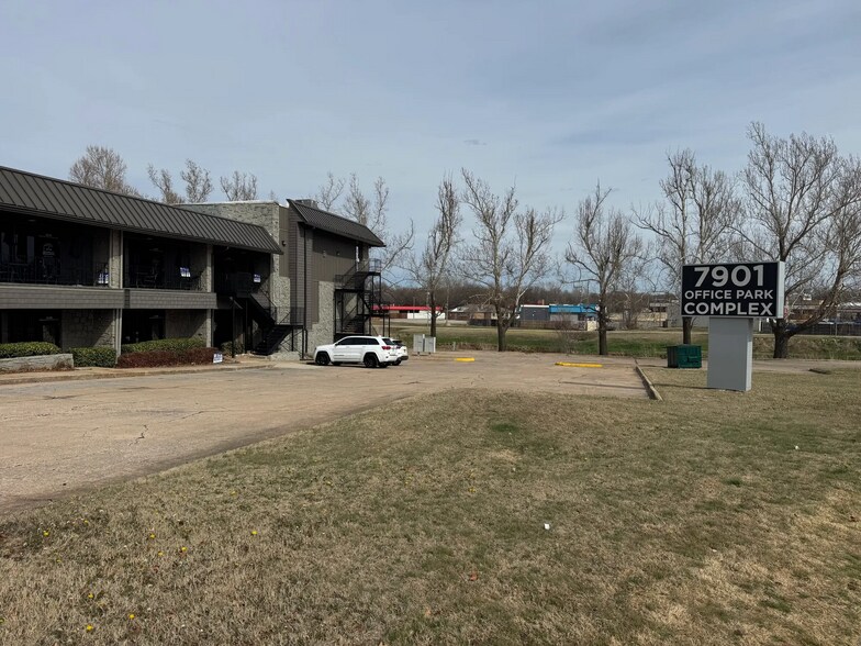7901 NE 10th St, Midwest City, OK à louer - Photo de l’immeuble – Image 2 sur 9