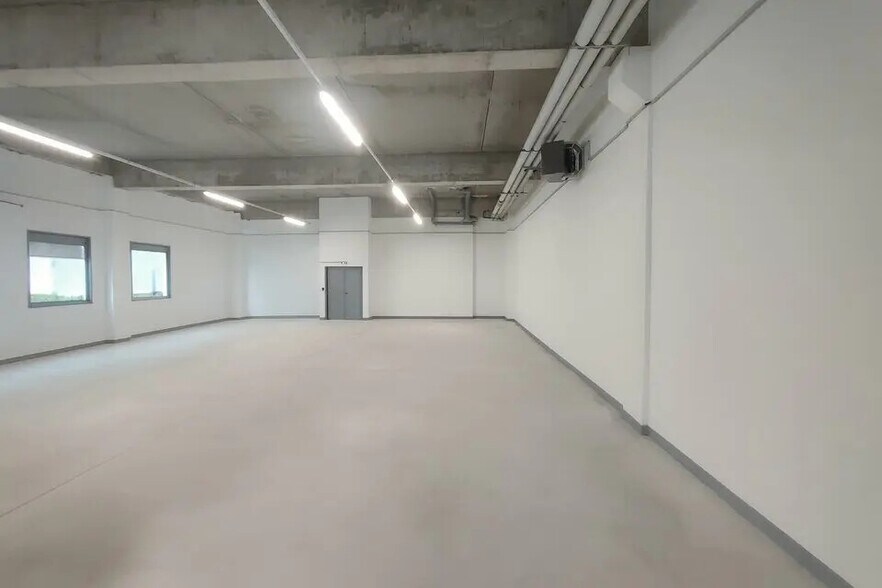 Local d'activités dans Saint-Quentin-Fallavier à vendre - Photo de l’immeuble – Image 1 sur 18
