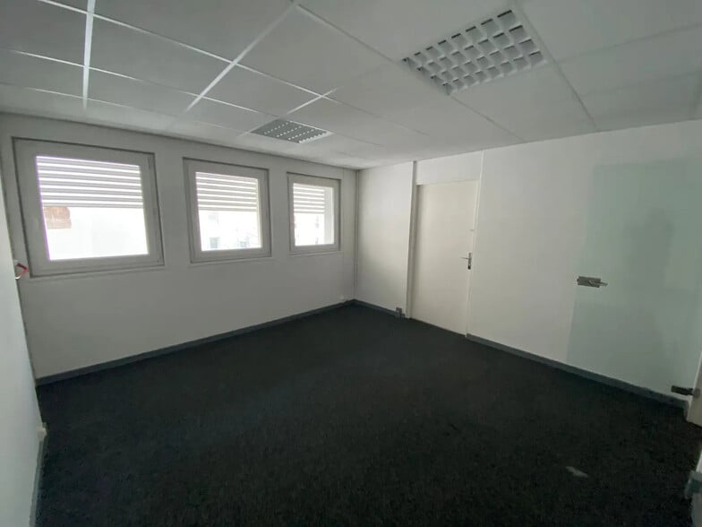 166 Avenue De Hambourg, Marseille à louer - Photo de l’immeuble – Image 2 sur 9