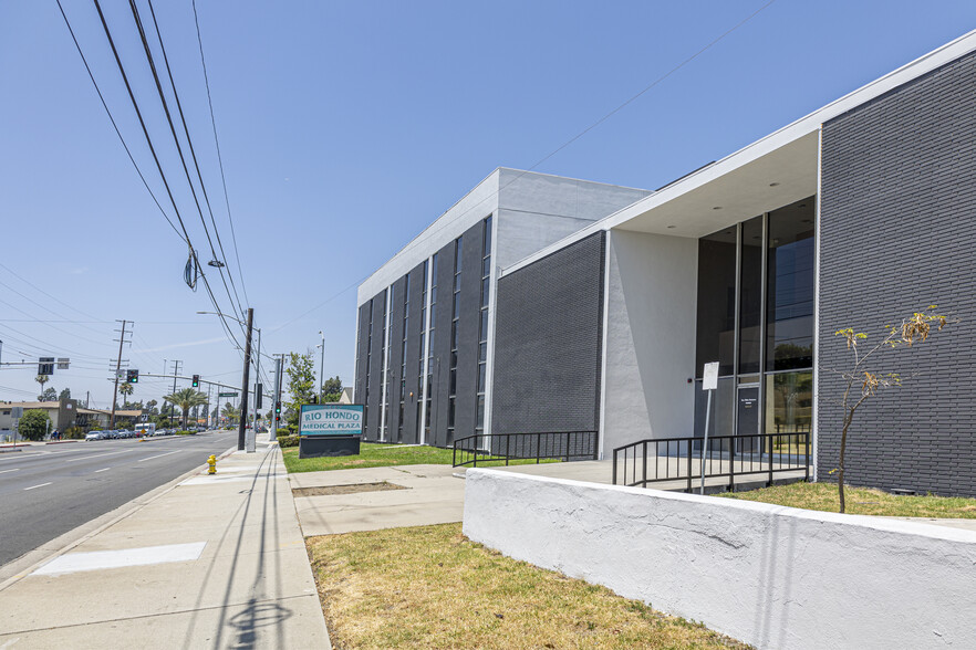 8337 Telegraph Rd, Pico Rivera, CA à louer - Photo de l’immeuble – Image 3 sur 7