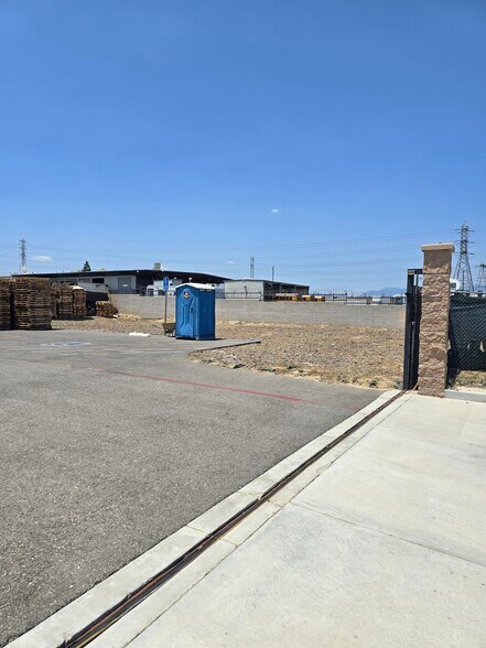 1 Industrial Dr, Rialto, CA à vendre - Photo de l’immeuble – Image 2 sur 10