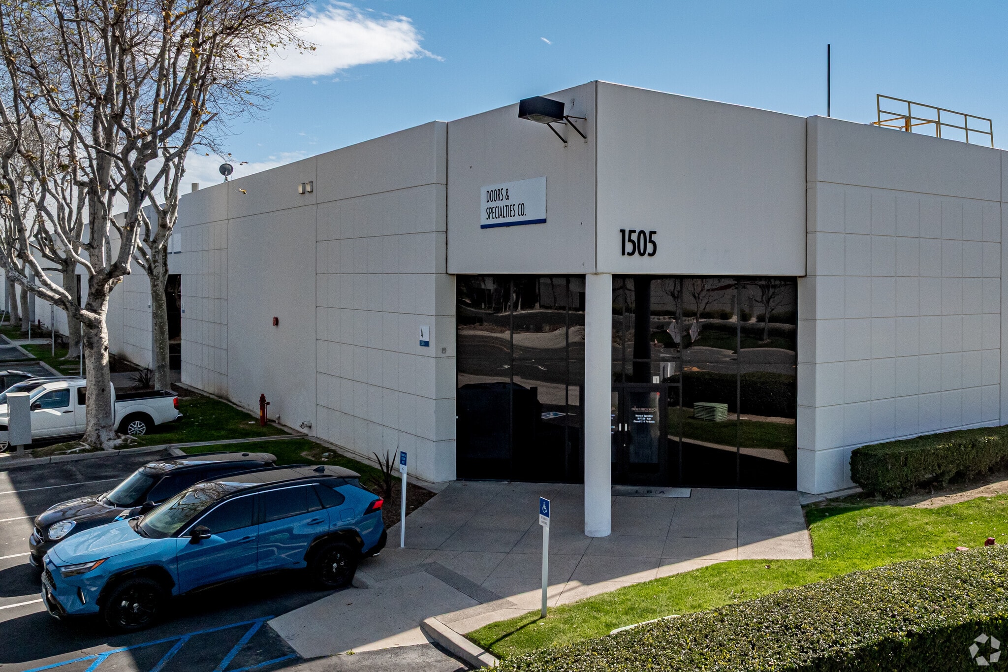 1505 S Dupont Ave, Ontario, CA à louer Photo principale– Image 1 sur 8