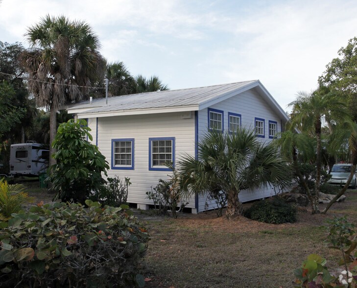 1037 Periwinkle Way, Sanibel, FL à vendre - Photo de l’immeuble – Image 3 sur 3