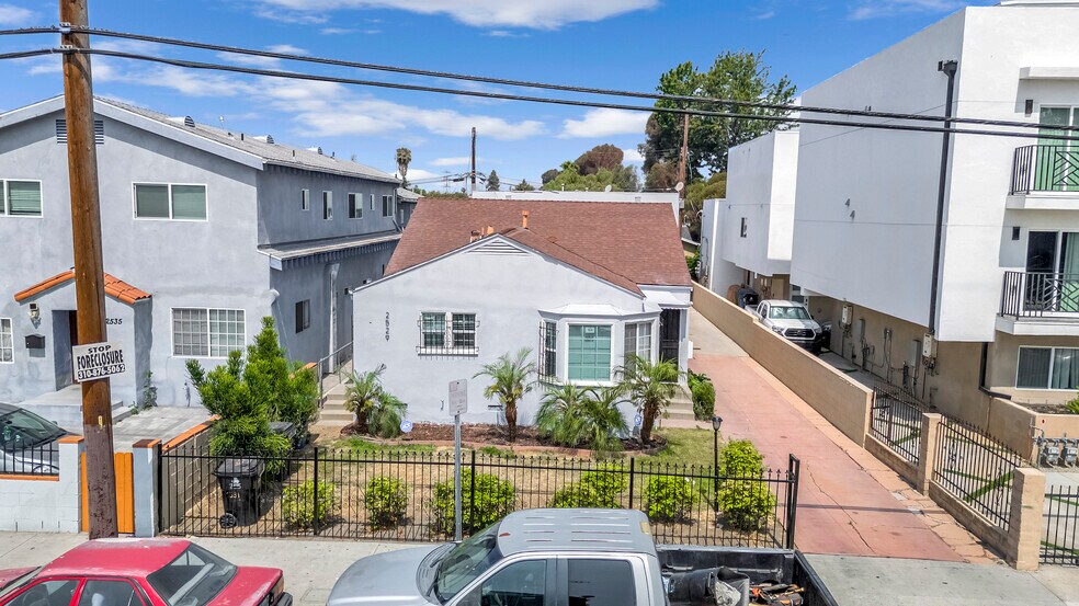2531 Hauser Blvd, Los Angeles, CA à vendre - Photo de l’immeuble – Image 2 sur 8