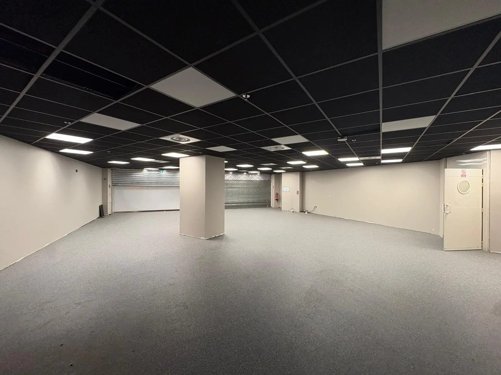 Local commercial dans Paris à louer Photo intérieure– Image 1 sur 8