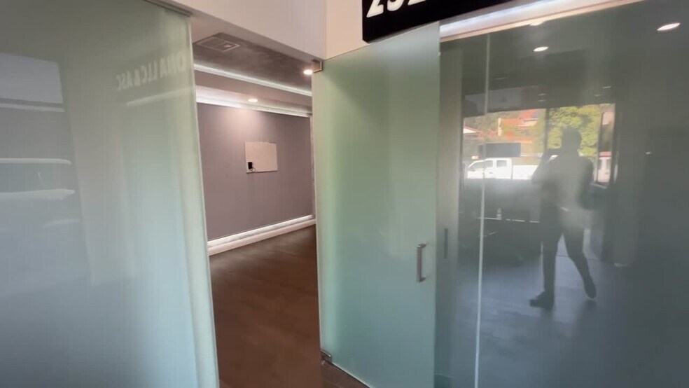 10463 Austin Dr, Spring Valley, CA à louer - Vidéo sur l’annonce professionnelle – Image 3 sur 8