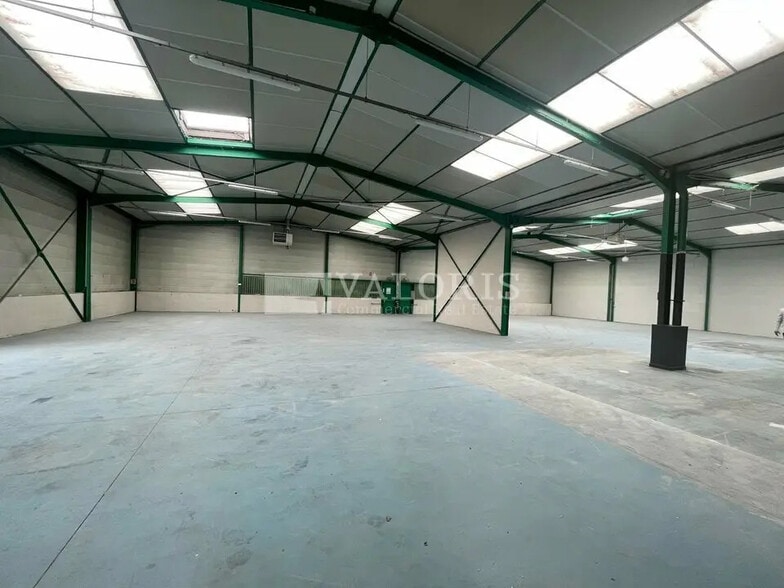 Local d’activités dans Saint-Genis-Laval à louer - Photo intérieure – Image 3 sur 59