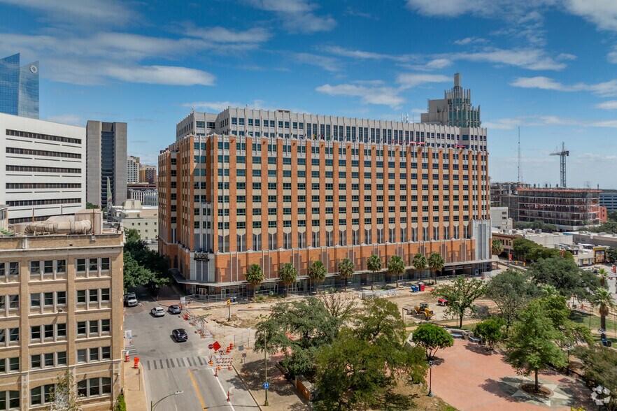 100 N Santa Rosa St, San Antonio, TX à louer - Photo principale – Image 1 sur 47