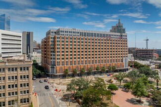 Plus de détails pour 100 N Santa Rosa St, San Antonio, TX - Local commercial à louer