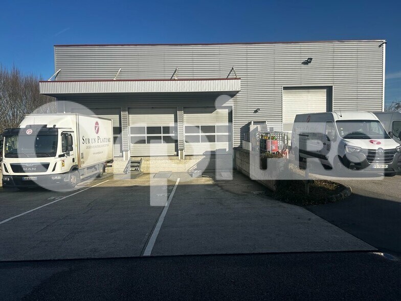 Local d’activités dans Lacroix-Saint-Ouen à louer - Photo de l’immeuble – Image 1 sur 9
