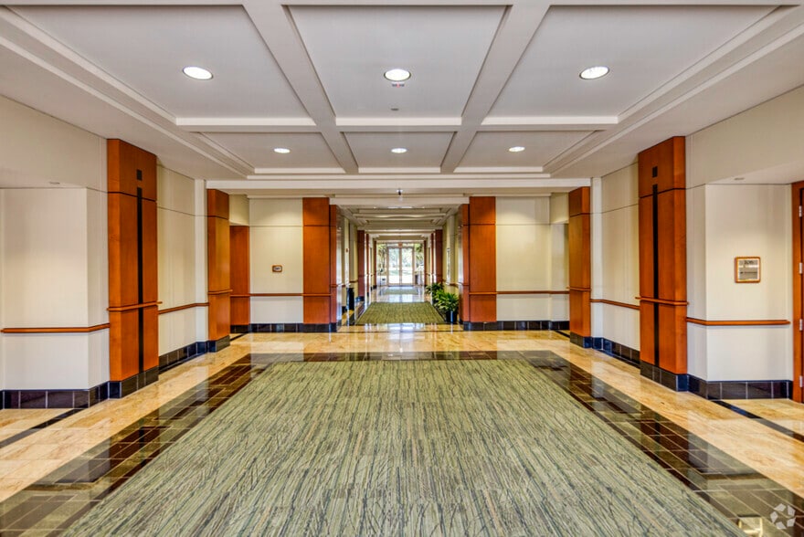 301 N Cattlemen Rd, Sarasota, FL à louer - Hall d’entrée – Image 2 sur 7